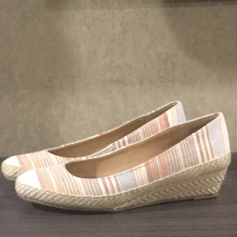Stripped wedge heels